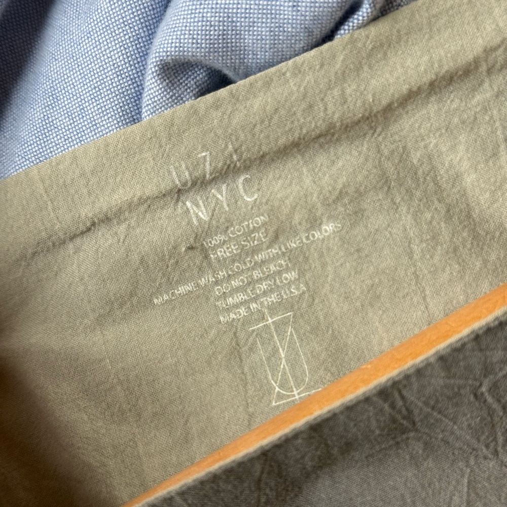 UZI NYC Top in Lightweight Cotton - Picture 4 of 5